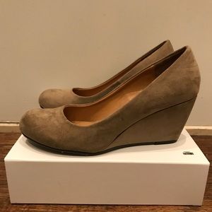 Chinese Laundry nude wedge heels 6.5 gently used